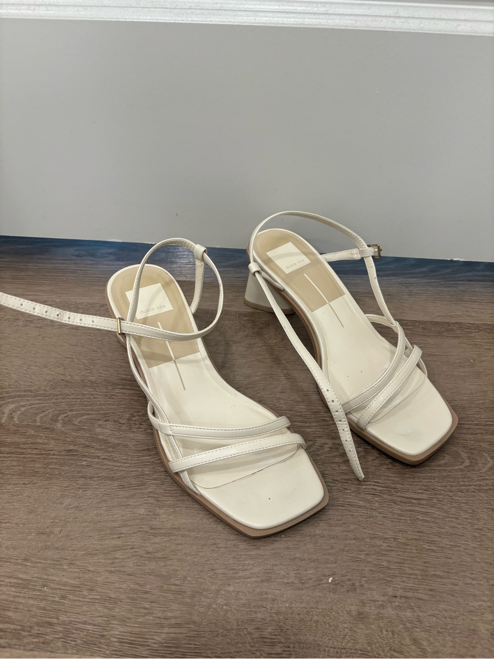 Dolce Vita Britt Sandal - Picture 7 of 7